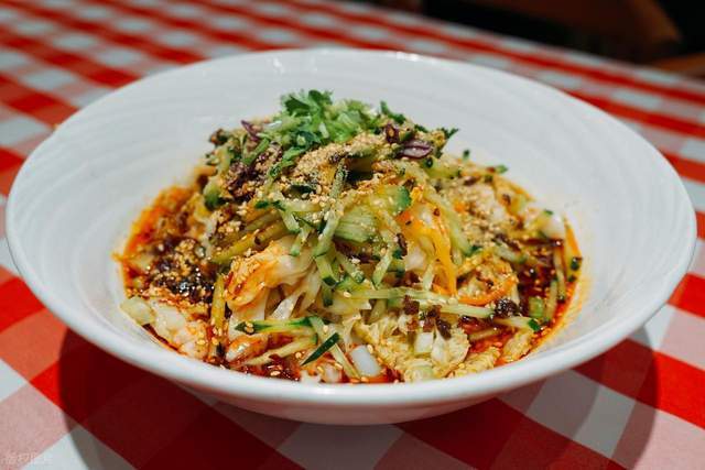 娱乐化外衣下食品安全与法律规制之辩麻将胡了罗永浩“炮轰”西贝预制菜：(图3)